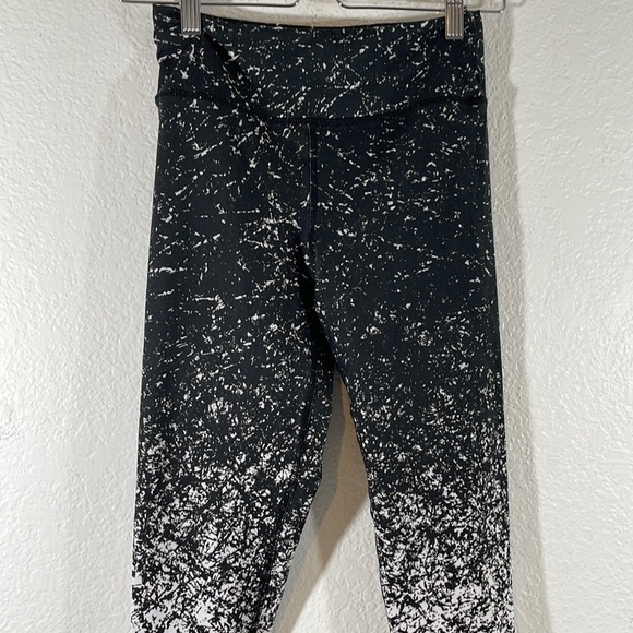 Evolution and Creation Sports Gym Black White Pattern Print Leggings Size S - Picture 3 of 8
